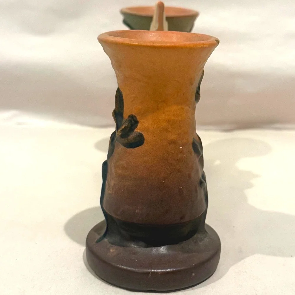 Roseville Magnolia Double Bud Vase 186-4 Art Pottery Circa 1943 Brown Glaze